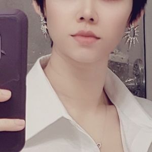 Oscar De La Renta sea urchin earrings in silver like new